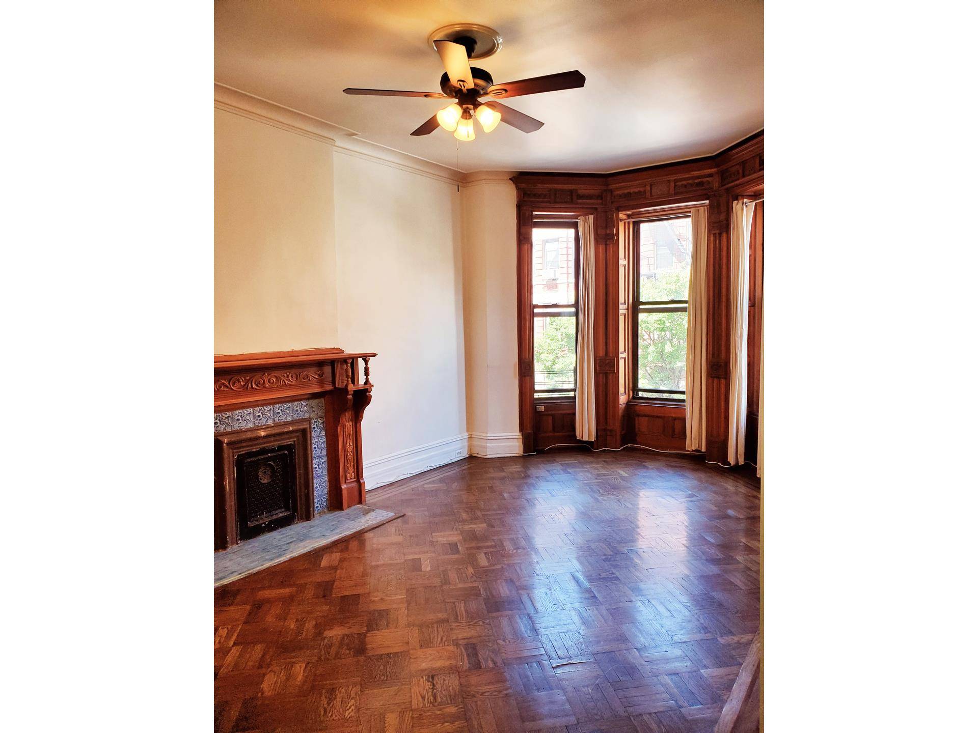 Broker Fee. EXTRA LARGE, FLOOR THROUGH apartment on 2nd floor of 4 family Brownstone.