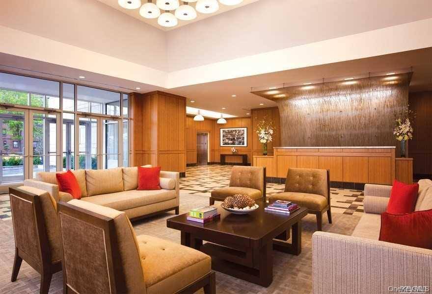 Experience luxury living in downtown Flushing with this spacious 1 bedroom, 1 bathroom residence spanning approximately 875 sq ft.