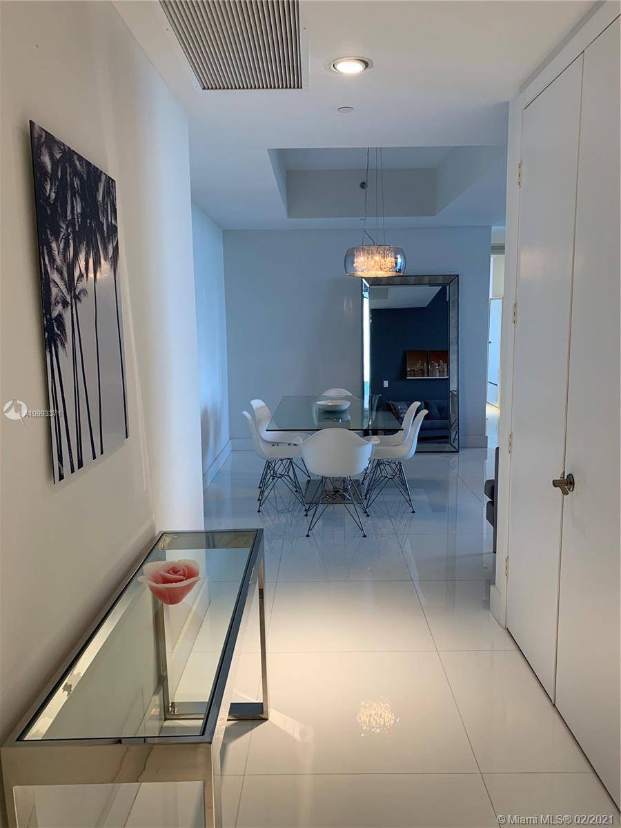 AMAZIN 2 BEDROM 2 BATH AT TRUMP TOWER STAINLESS STEEL APPLIANCES ALL FURNISHED GREAT AMENITIES SYM, SPA, RESTAURANT AT SECOND TOWER BEACH SERVICES UNIT AVAILABLE AFTER IN MAY 2024 minimun ...