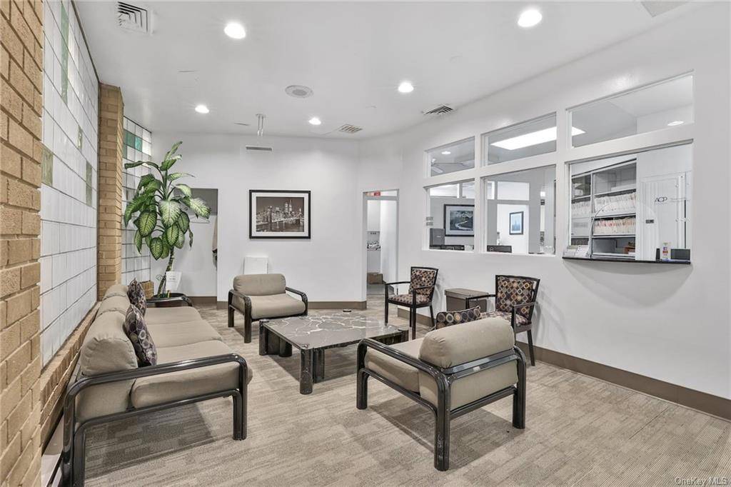 Welcome to an expansive dental medical office space ideally located in Downtown White Plains.