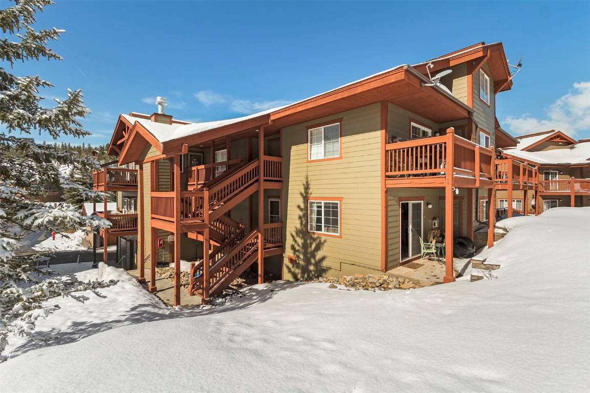 Perfectly located 2 bedroom condo w an ATTACHED 1 car garage only a 5 minute drive to downtown Breckenridge and Frisco.