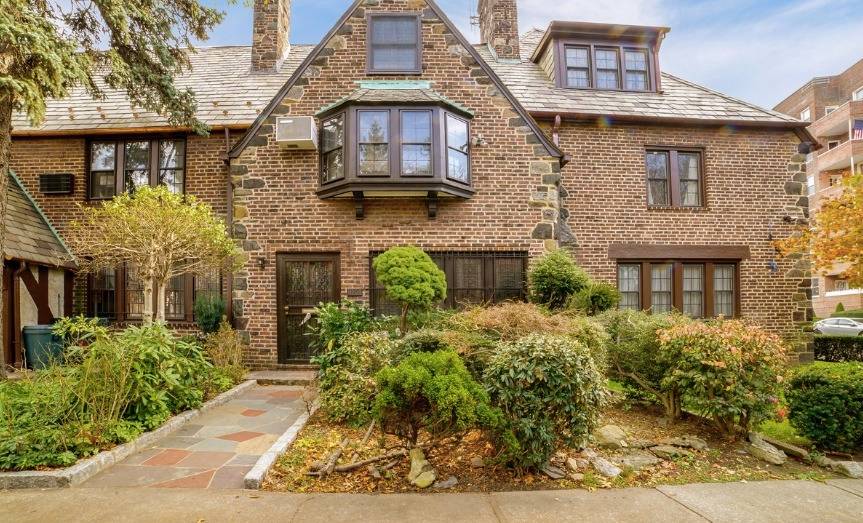 No Fee ! One of a kind opportunity to rent your own private home in the heart of Forest Hills.