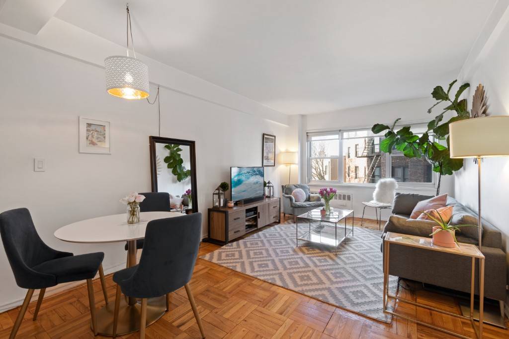 Situated at the entry to Grand Army Plaza and steps to Prospect Park, this bright and airy 2 bedroom apartment offers access to the best of Park Slope amp ; ...