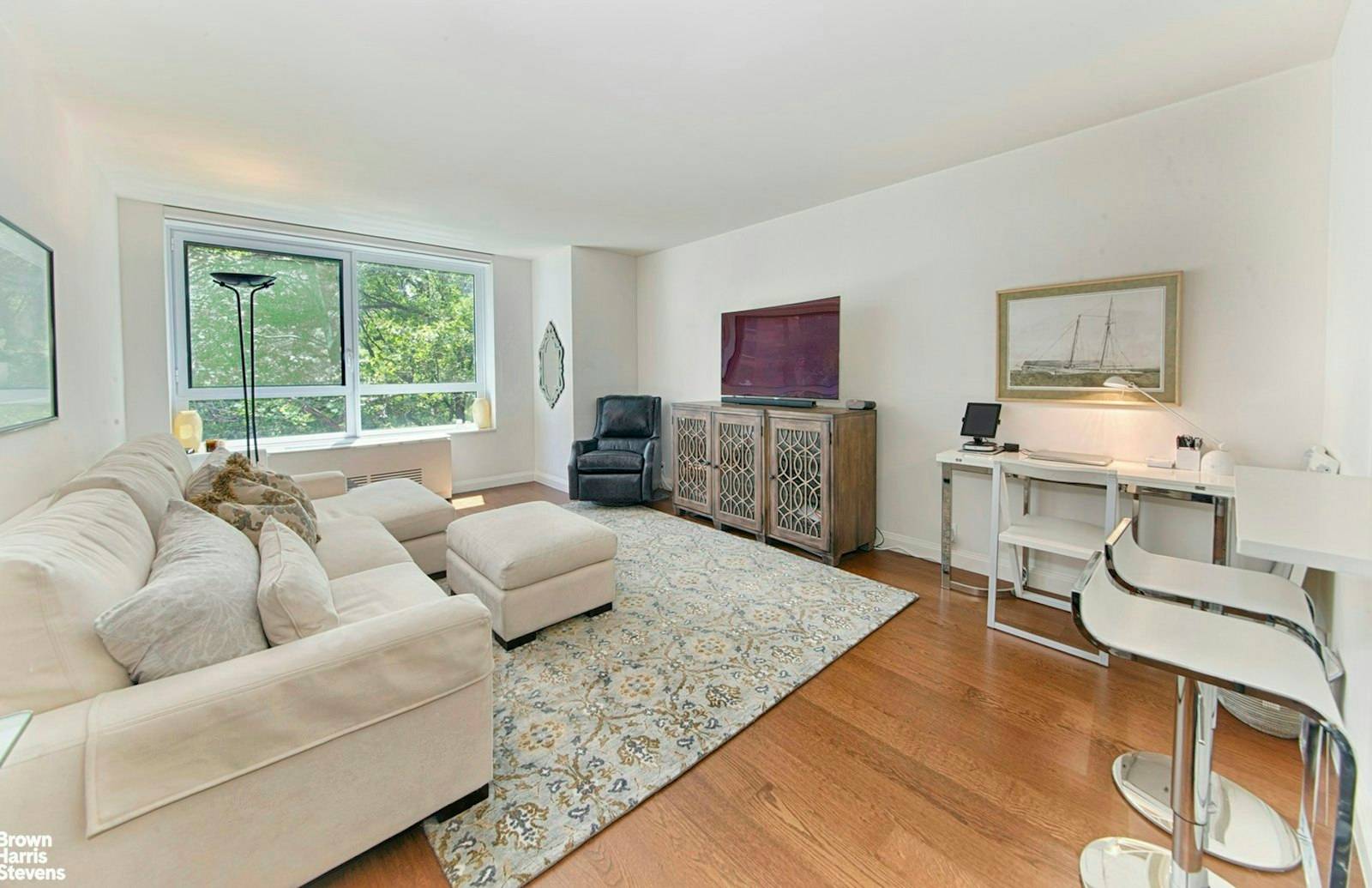 In a charmed Upper East Side location, this stunning one bedroom home is perched in the treetops and offers quiet south views about three to four stories over Carnegie Park's ...