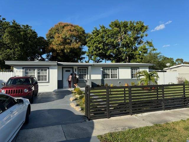 Stunningly renovated 3 2 single family home in Lauderhill !