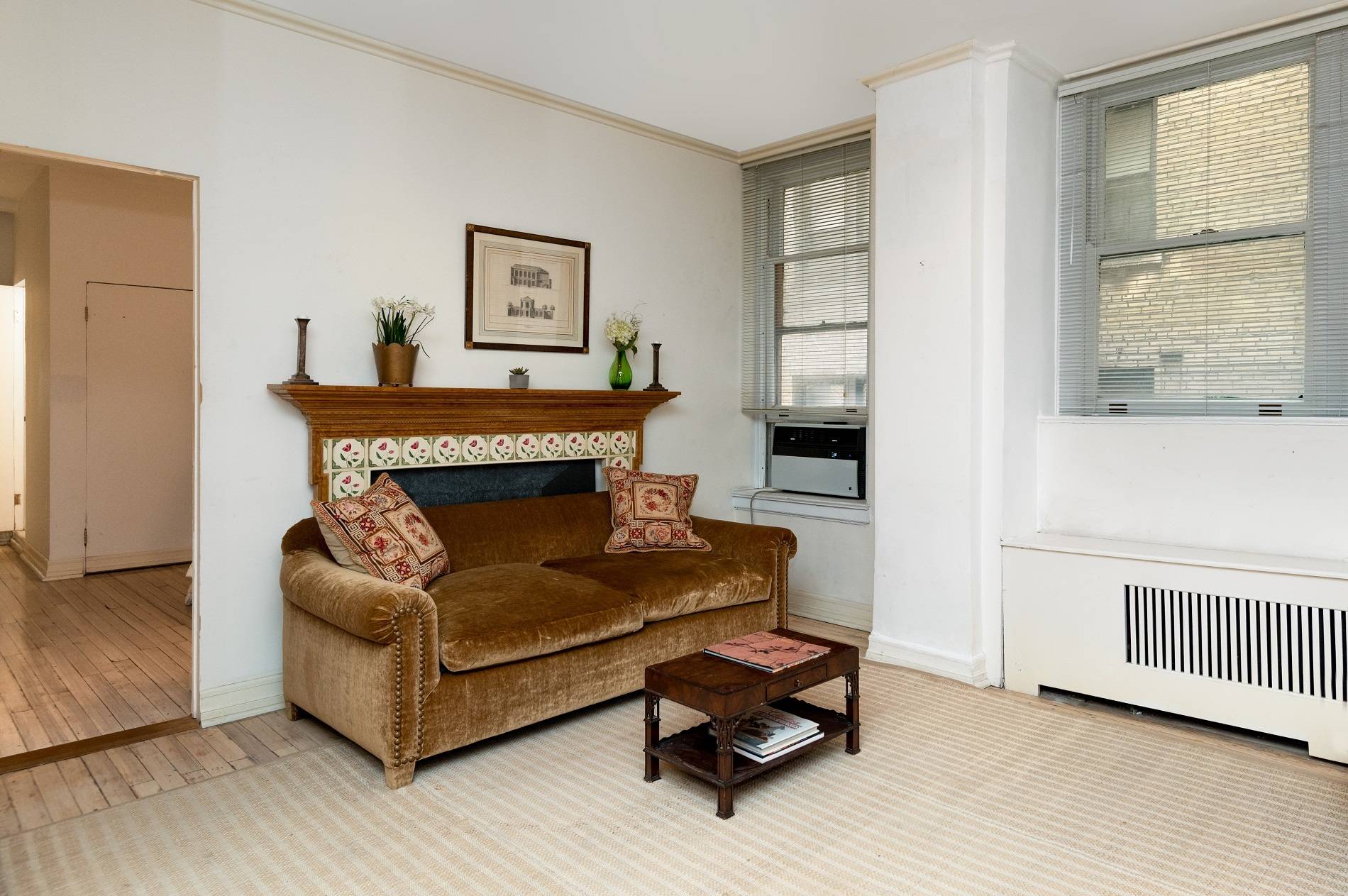 Located steps to Central Park and Museum Mile, this charming apartment is a perfect pied a terre or full time residence.
