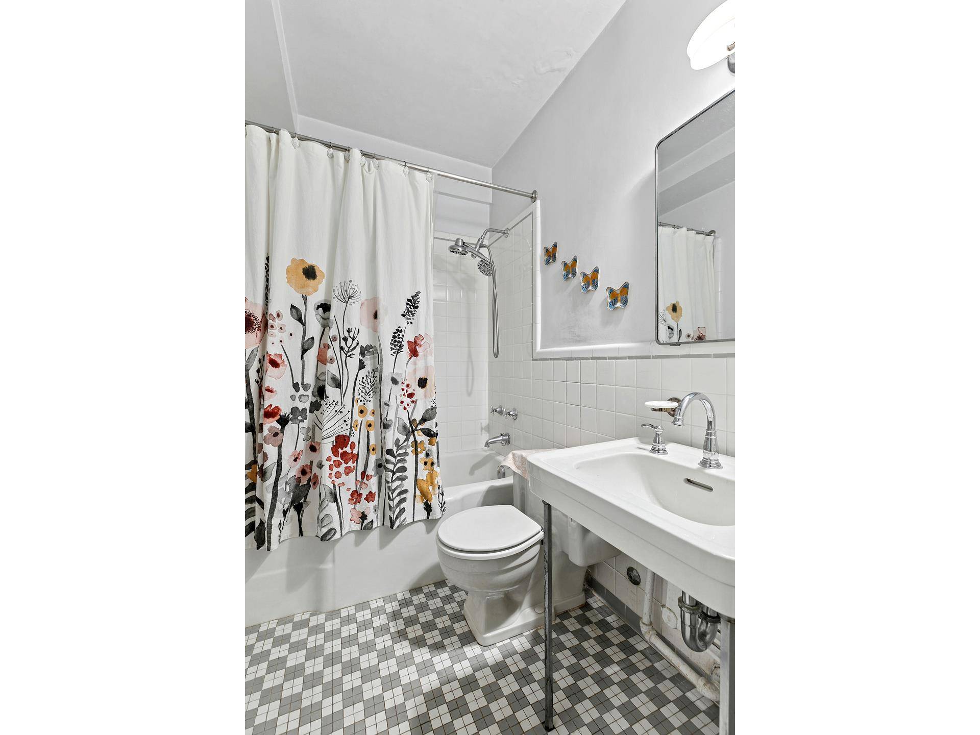 JUST LISTED a newly renovated, rarely available alcove studio at The John Murray House offering stunning views of the iconic Morgan Library and Beautiful Consulate, along with a prime Midtown ...