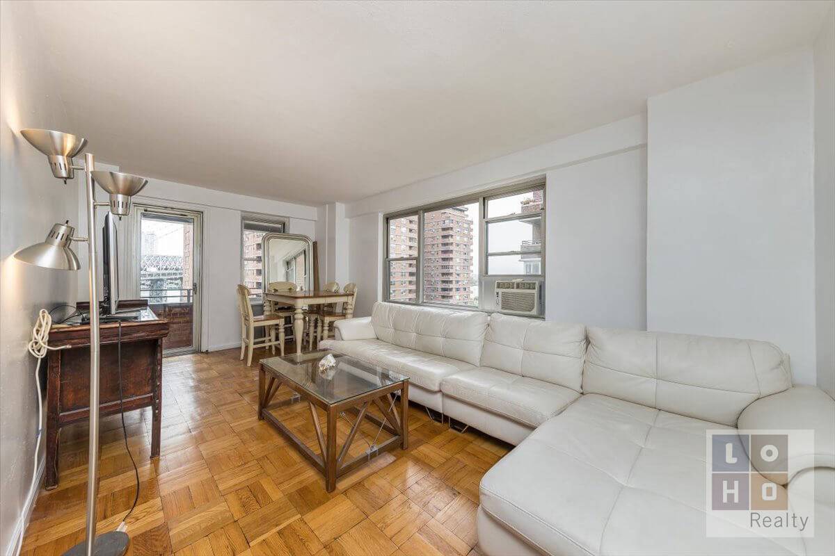This beautiful renovated 1 bedroom apartment features a large living room with double exposures including a big picture window that floods with eastern light !