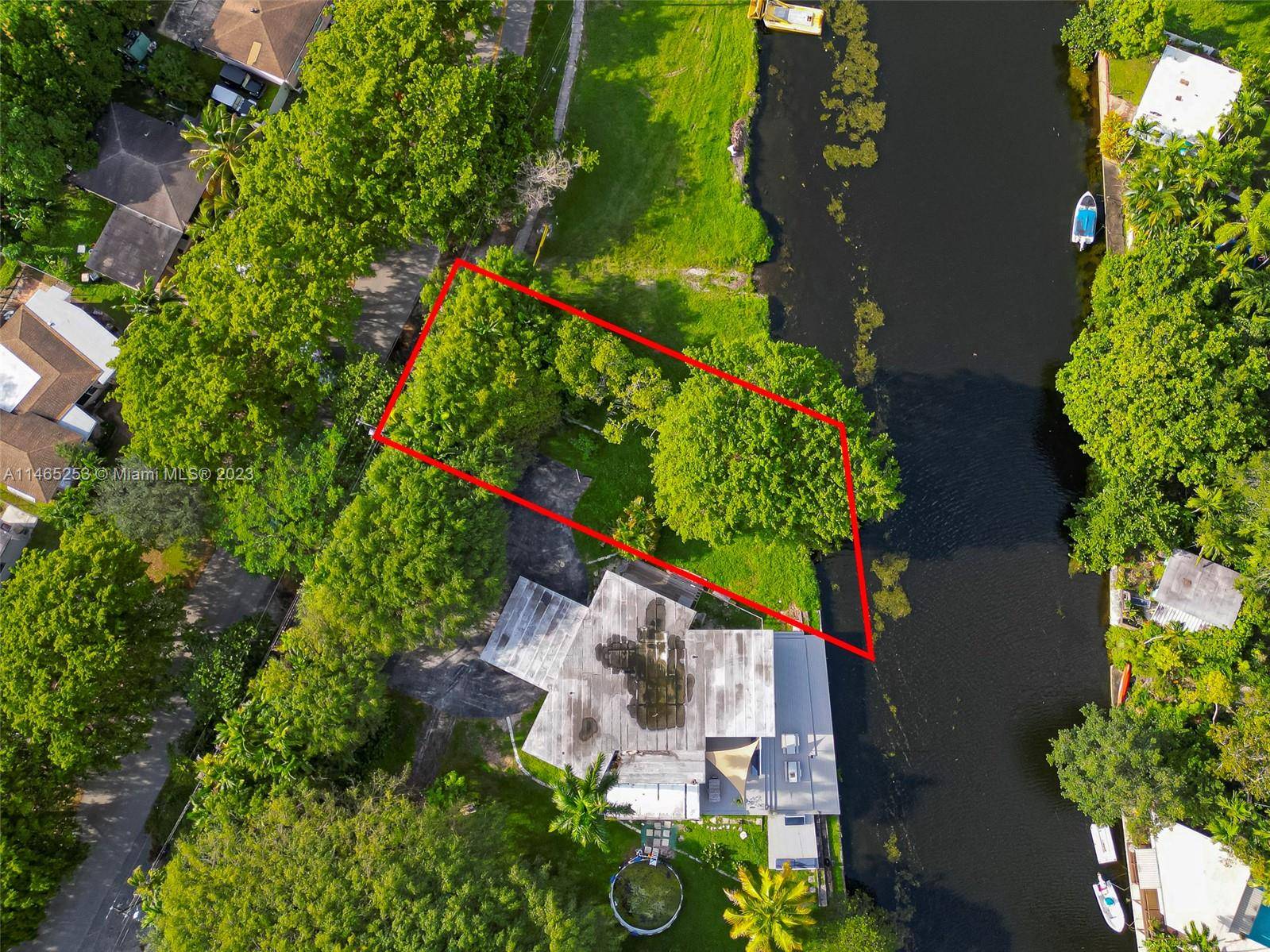 Beautiful waterfront land with no obstruction adjacent to the land giving the new home builder the opportunity to have more privacy.