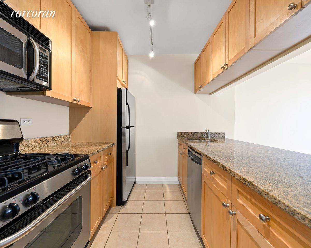 Oversized 1 bedroom with plenty of closet space in South Battery Park Liberty House is distinctly situated on the Hudson River Waterfront and Park connecting to running and bike paths ...