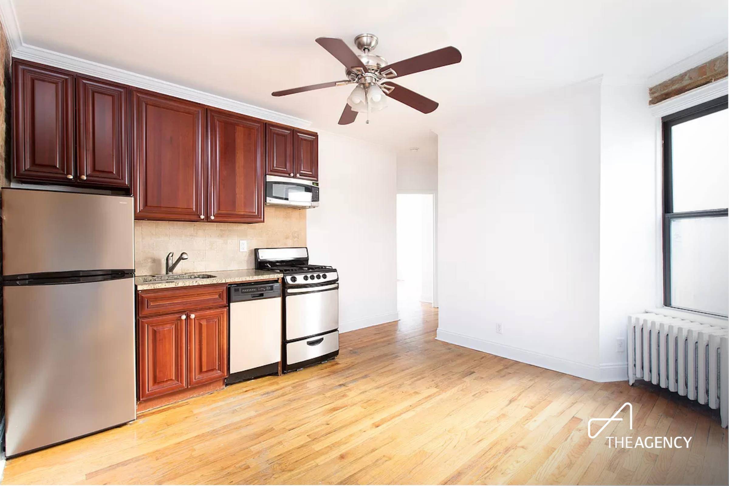 6th floor walk upFeatures amp ; Amenities Spacious Living Room Stainless Steel Appliances Exposed Brick Virtual Doorman1 Av Station and the East 20th St Ferry are only a few minutes ...