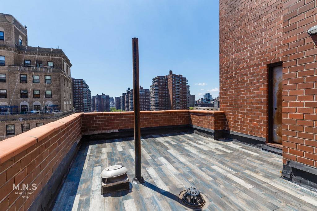 Beautiful 2 Bedroom Apartment with double Private Terraces Available 8 10 in Chelsea !
