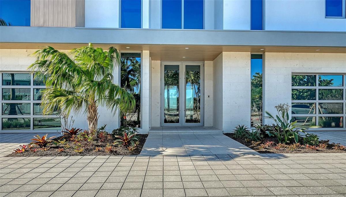 4-car garage with twin doors