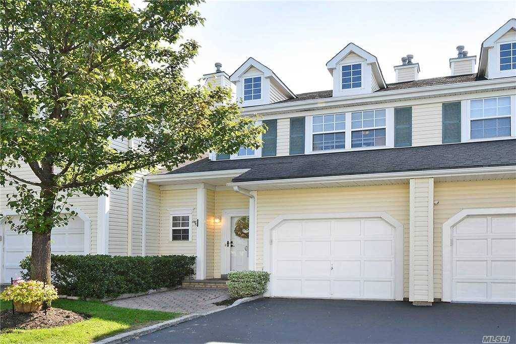 Country club lifestyle in this desirable gated community at Windcrest of Smithtown, Move right into this immaculate 2 bedroom, 2.