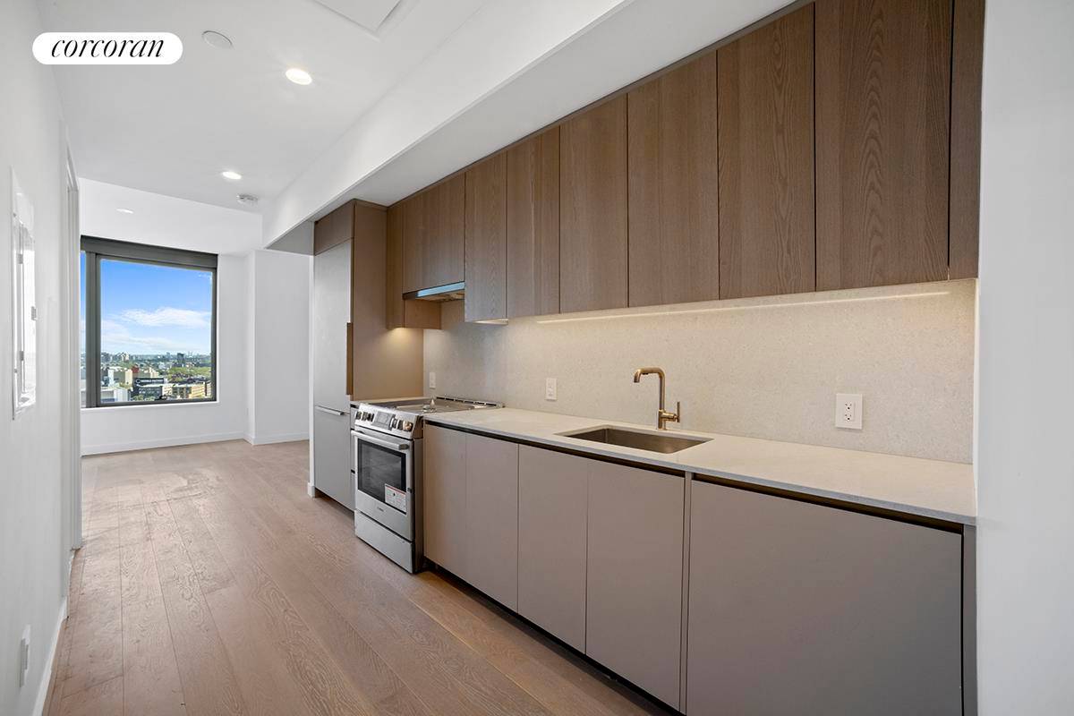Stunning studio apartment readily available in the impeccable Skyline Tower in Long Island City.