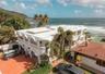Vista aérea de la propiedad frente al mar / Aerial view of the beachfront property