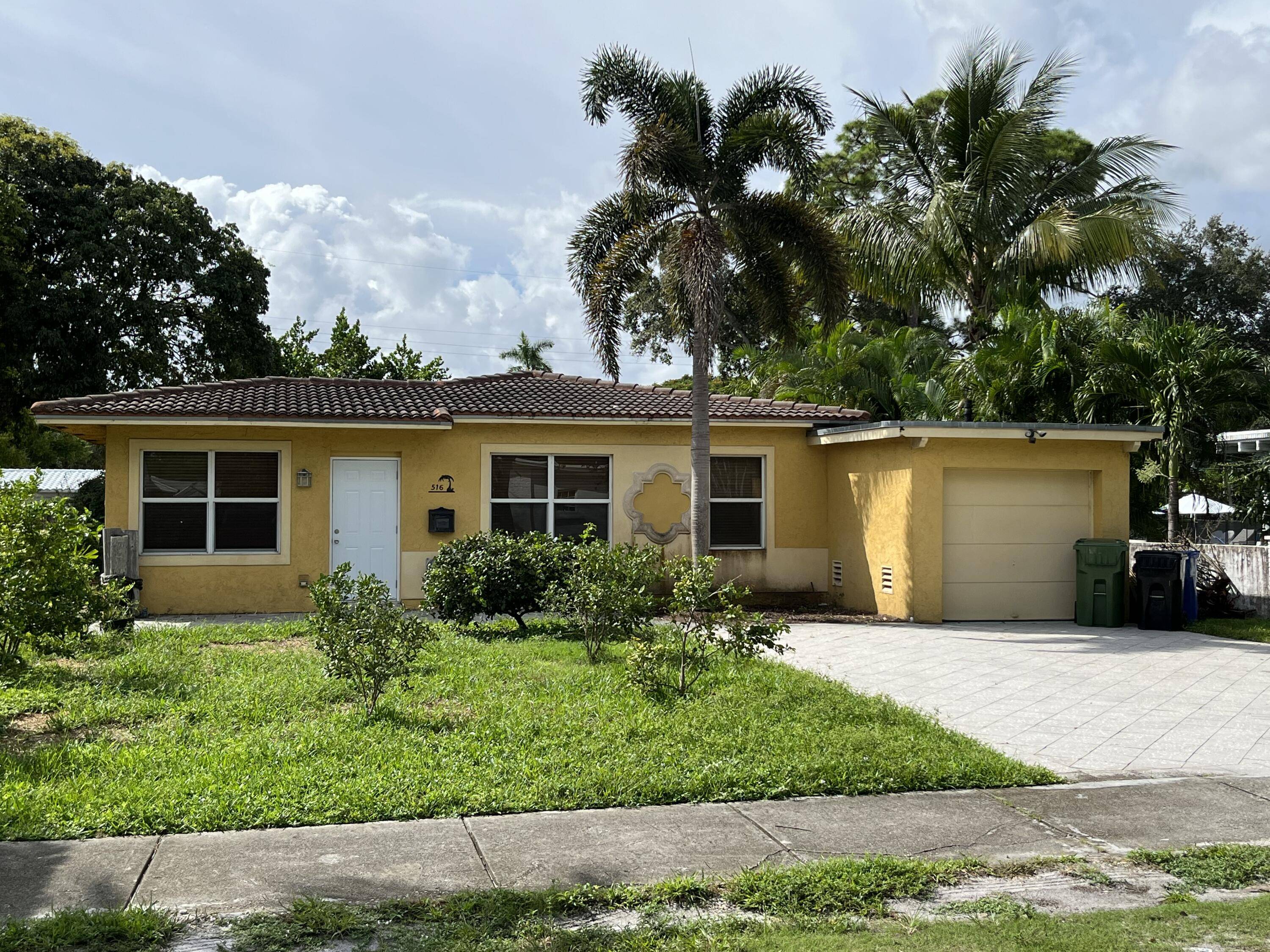 Quaint Newly renovated 3 bed 2 bath home for sale in Croissant Park, close to Downtown Fort Lauderdale, Las Olas, Beaches, Mall, Shopping Restaurants, minutes to Airport, 95 595 Turnpike.