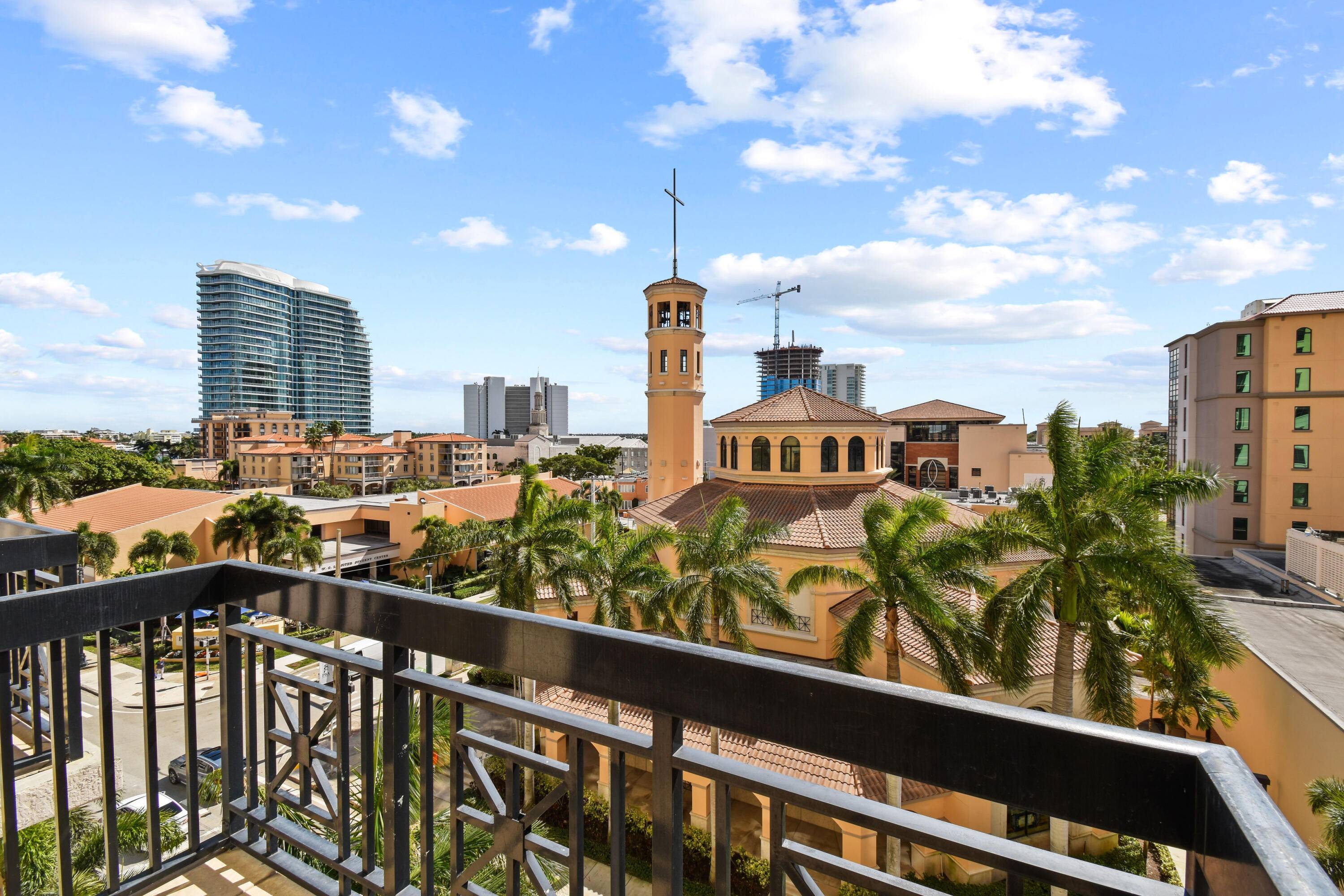 Welcome to your dream home in the heart of downtown West Palm Beach !