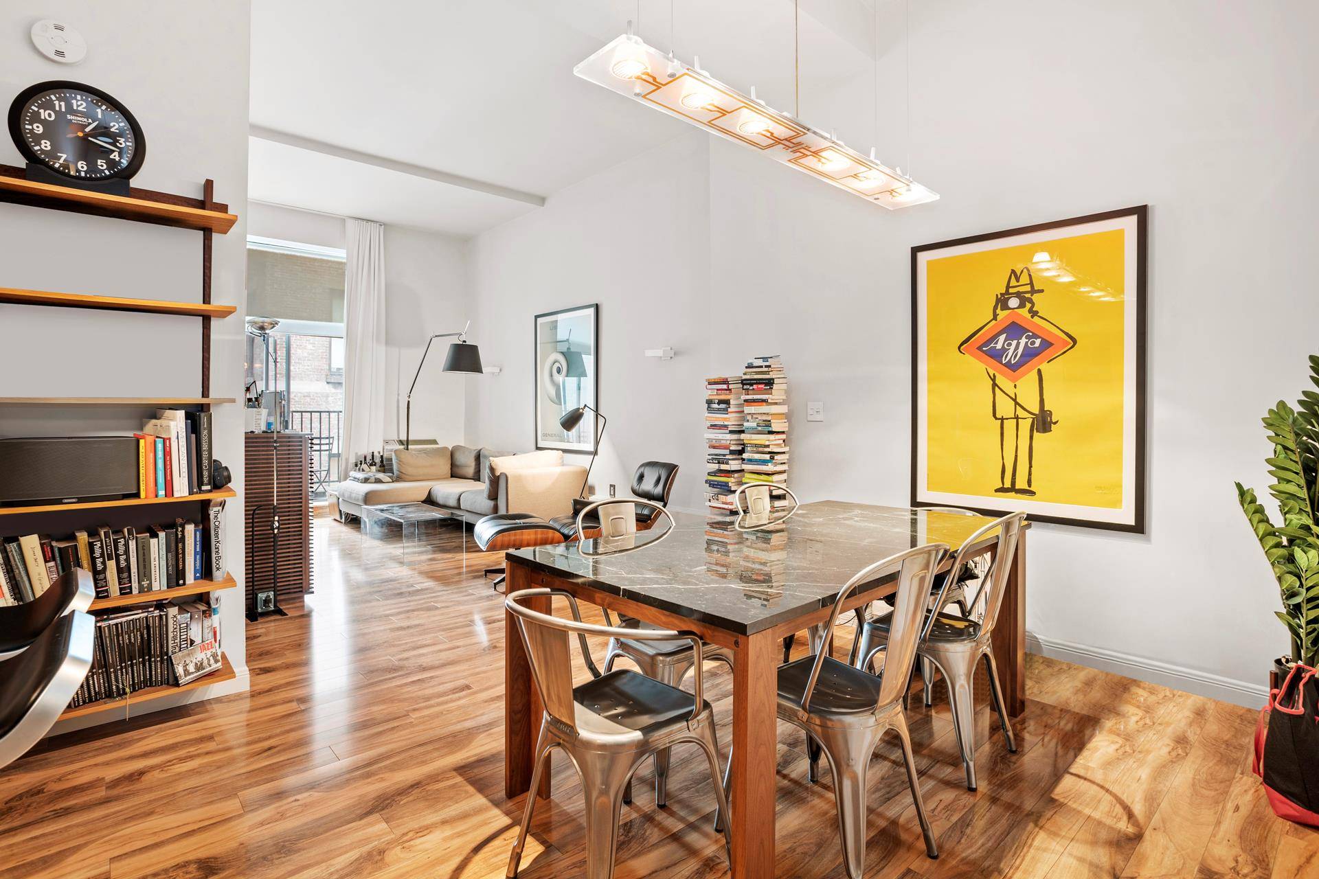 Impeccably renovated one bedroom with home office in the heart of Manhattan.