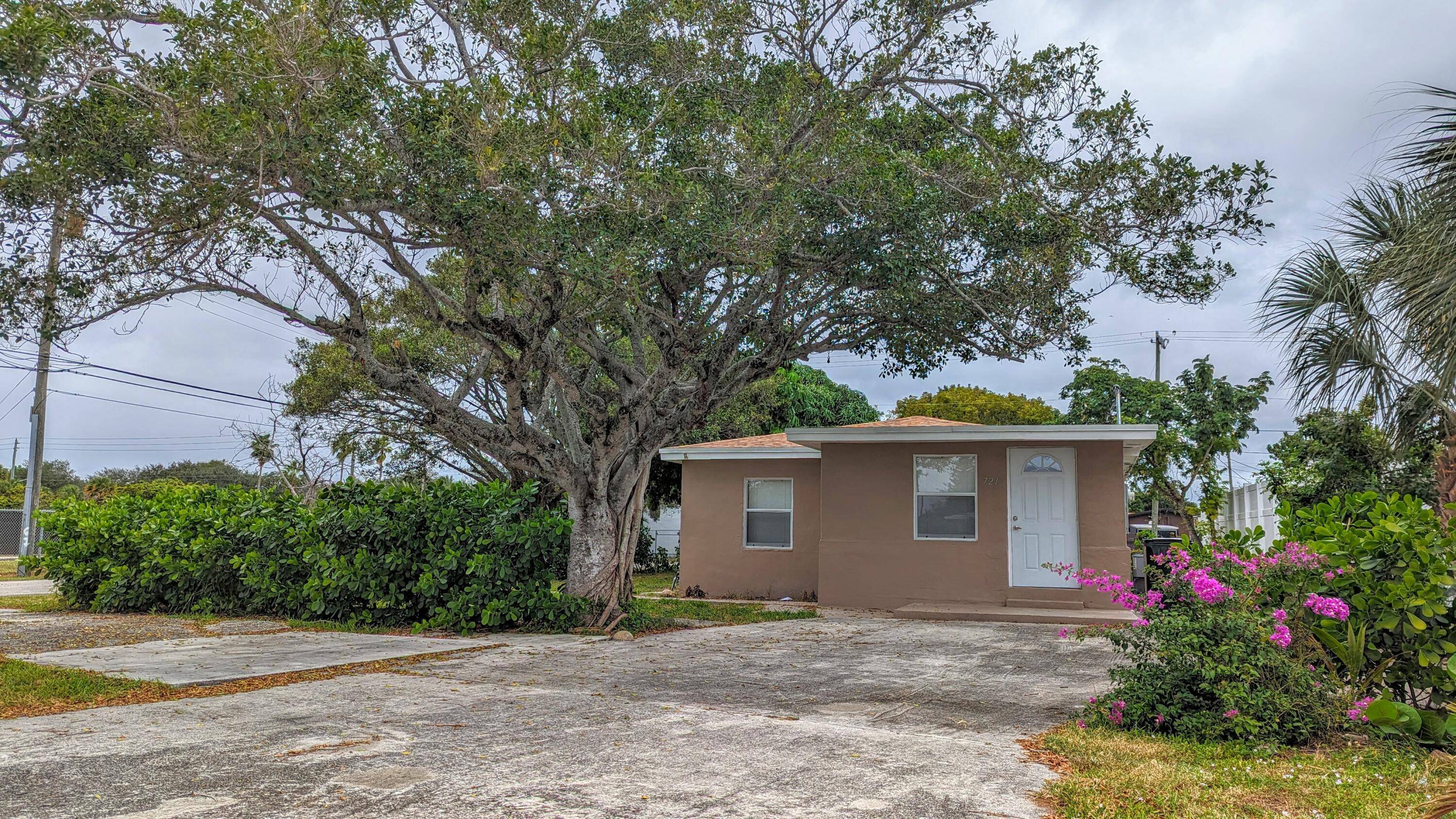 Delray Beach the place to be, SFH Single Family Home No HOA, No Condo, No Town home this is your own space close to Downtown Delray Beach the beaches and ...