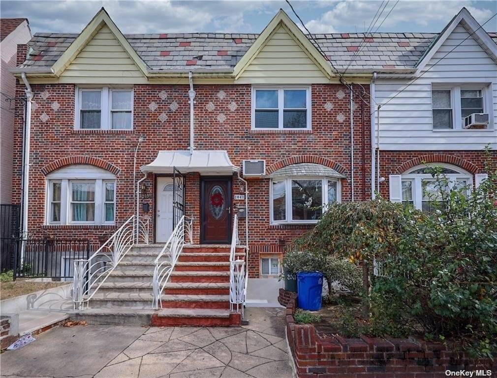 Welcome to this exquisite single family brick house in Sheepshead Bay.