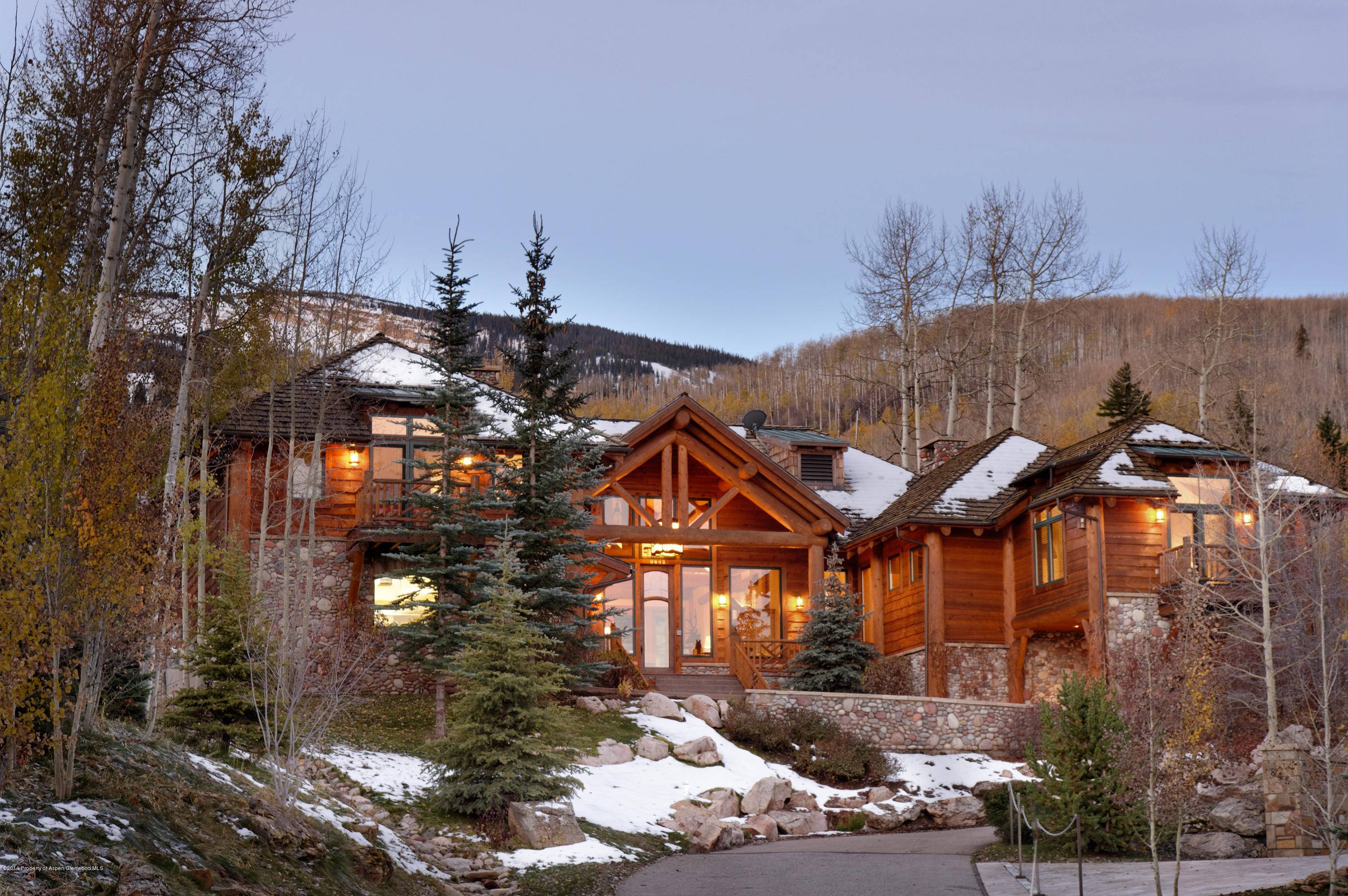 Situated directly on Cascade Run, this gorgeous Two Creeks log estate allows you to step right out to the ski run and enjoy all the breathtaking views that bring visitors ...