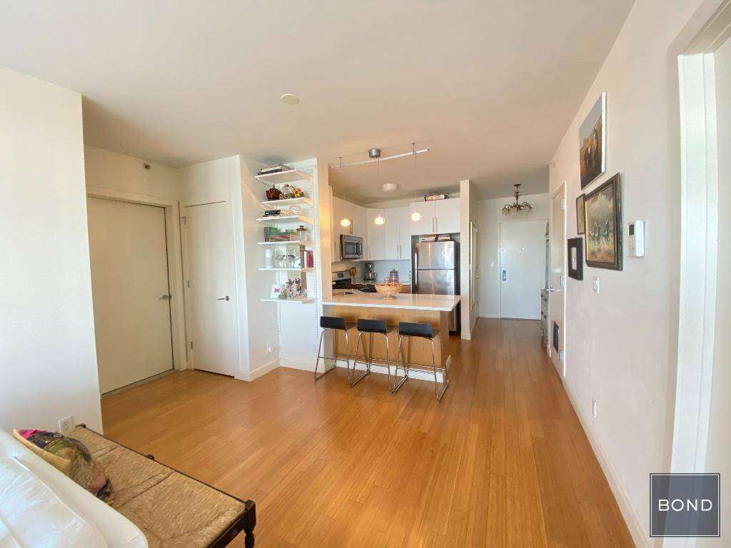 BRIGHT TWO BEDROOM WITH A VIEWLuxury 2 Bedroom 2 Bathroom located in the trending St.