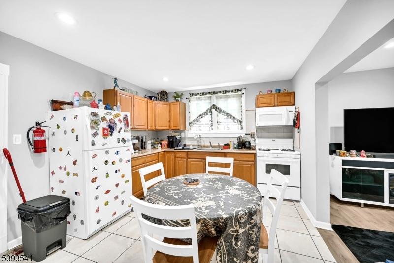 FIRST FLOOR KITCHEN