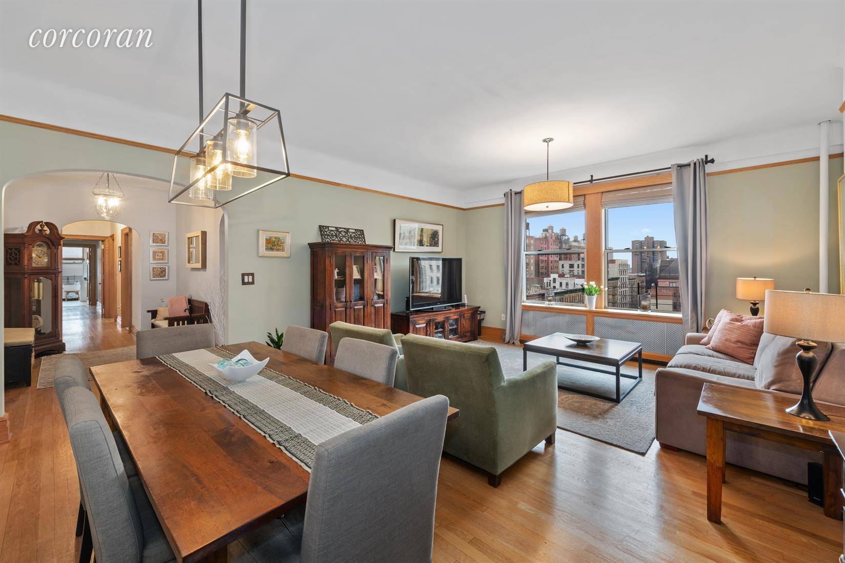 This large and gracious home is located in The Manhasset, a highly sought after beaux arts landmarked cooperative located on the Upper West Side.