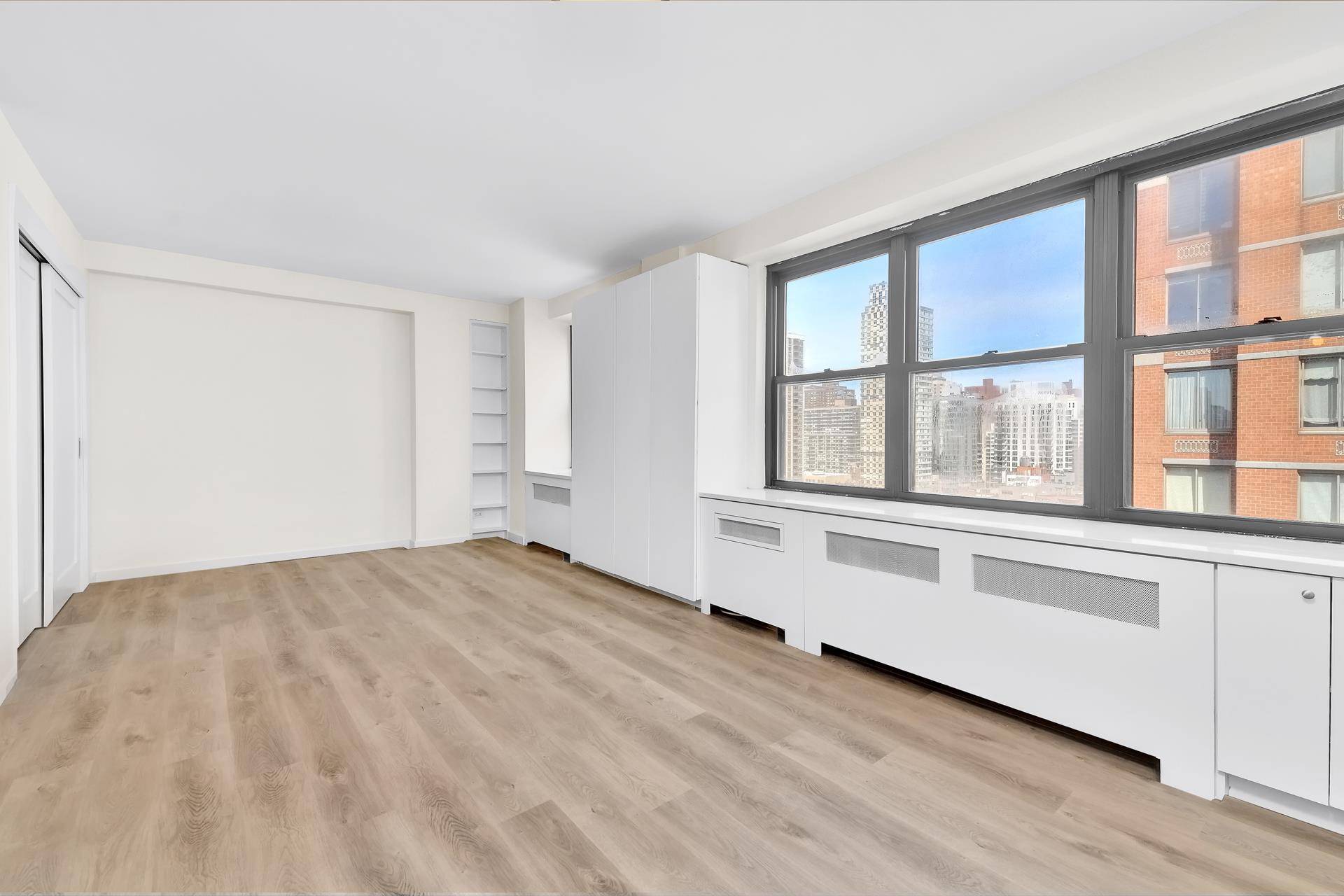 BRAND NEW LISTING ! PLEASE EMAIL TO SCHEDULESunblasted, high floor, fully renovated junior 1 bedroom with LOW MAINTENANCE in the heart of the Upper Eastside !