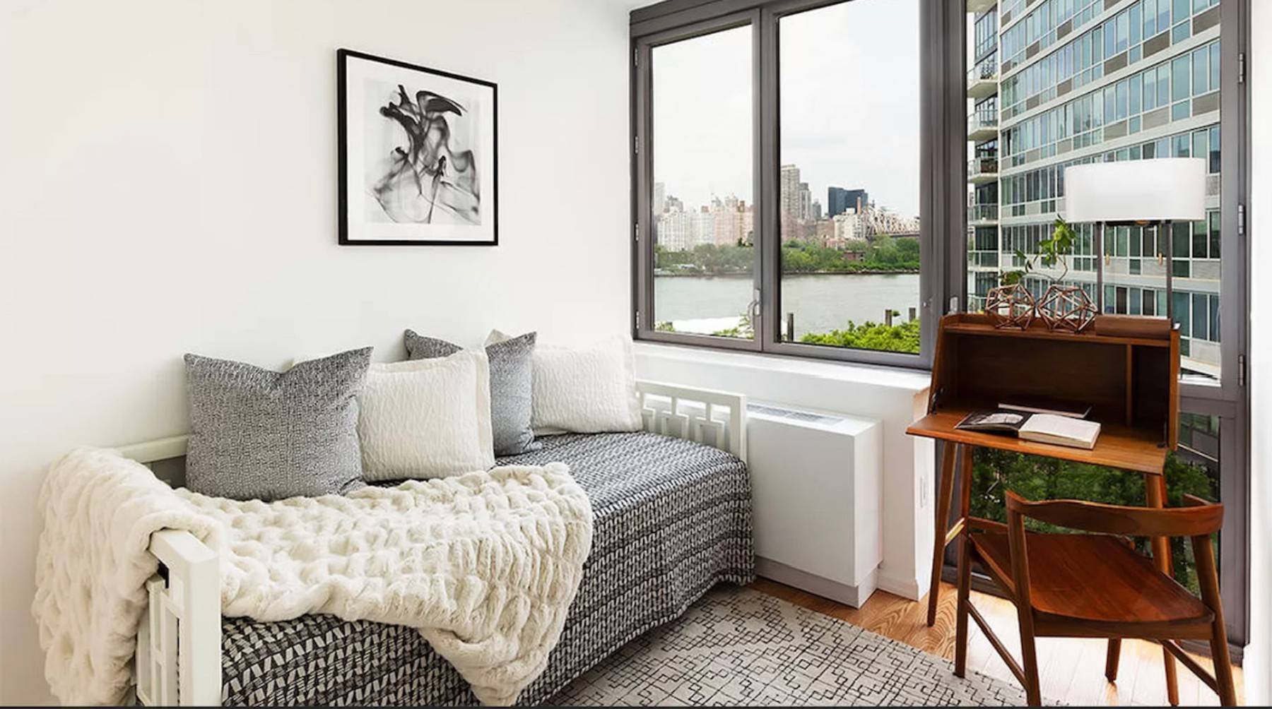 This is a stunning over sized two bedroom two bathroom which features 11 foot ceilings and stunning views of the East River and 59th Street bridge.