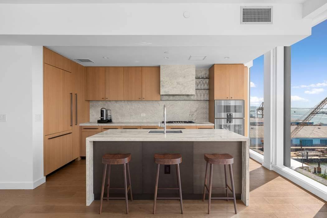 Residence 11B is an expansive one of a kind three bedroom at the highly coveted Quay Tower in Brooklyn Heights.