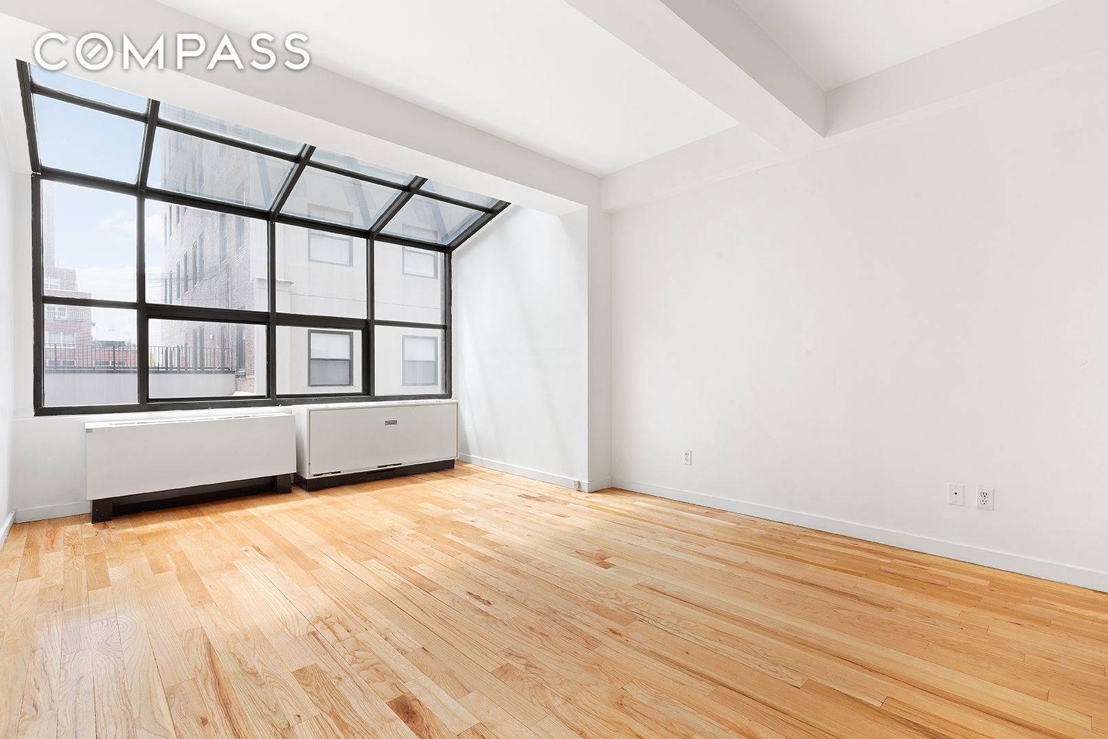 Located on the border of Chelsea amp ; Greenwich Village, this BRIGHT south facing 1 Bedroom apartment features a new stainless steel appliances, king sized bedroom and as atrium style ...