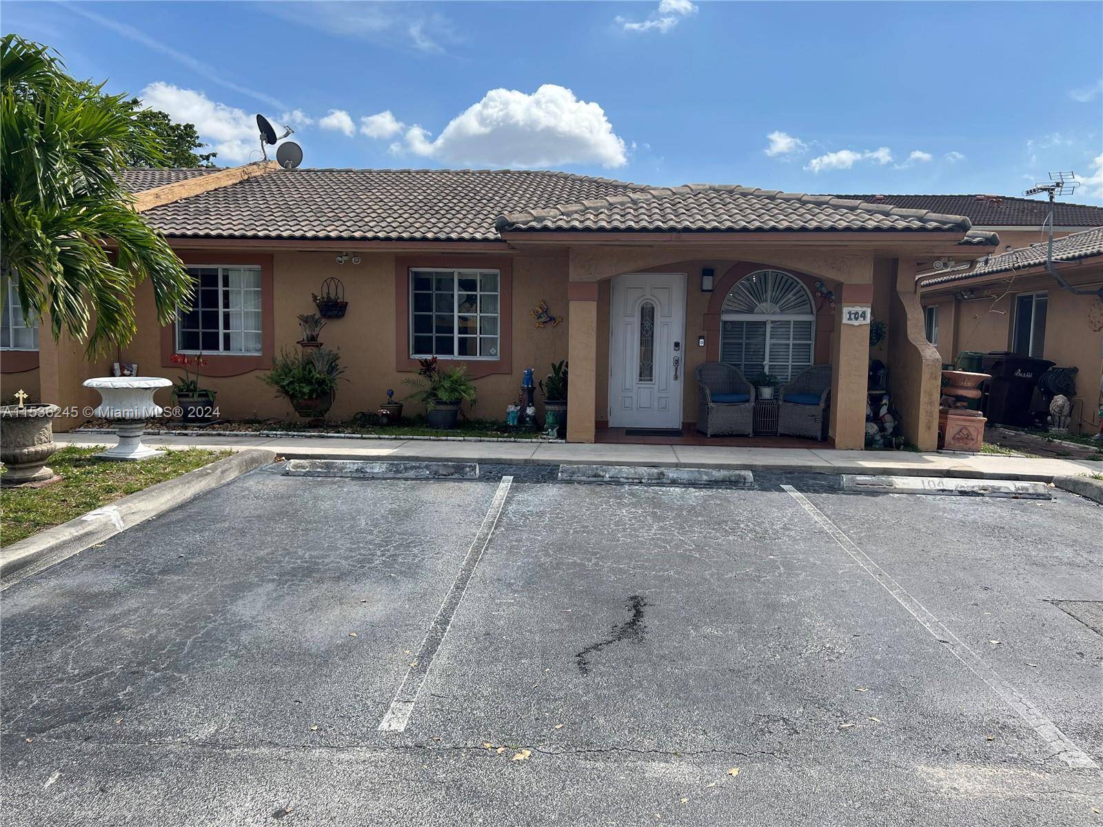 This amazing villa is conveniently located in the heart of Hialeah Gardens, it has tile floors in common areas, an updated kitchen, stainless steel appliances, a spacious living room area, ...