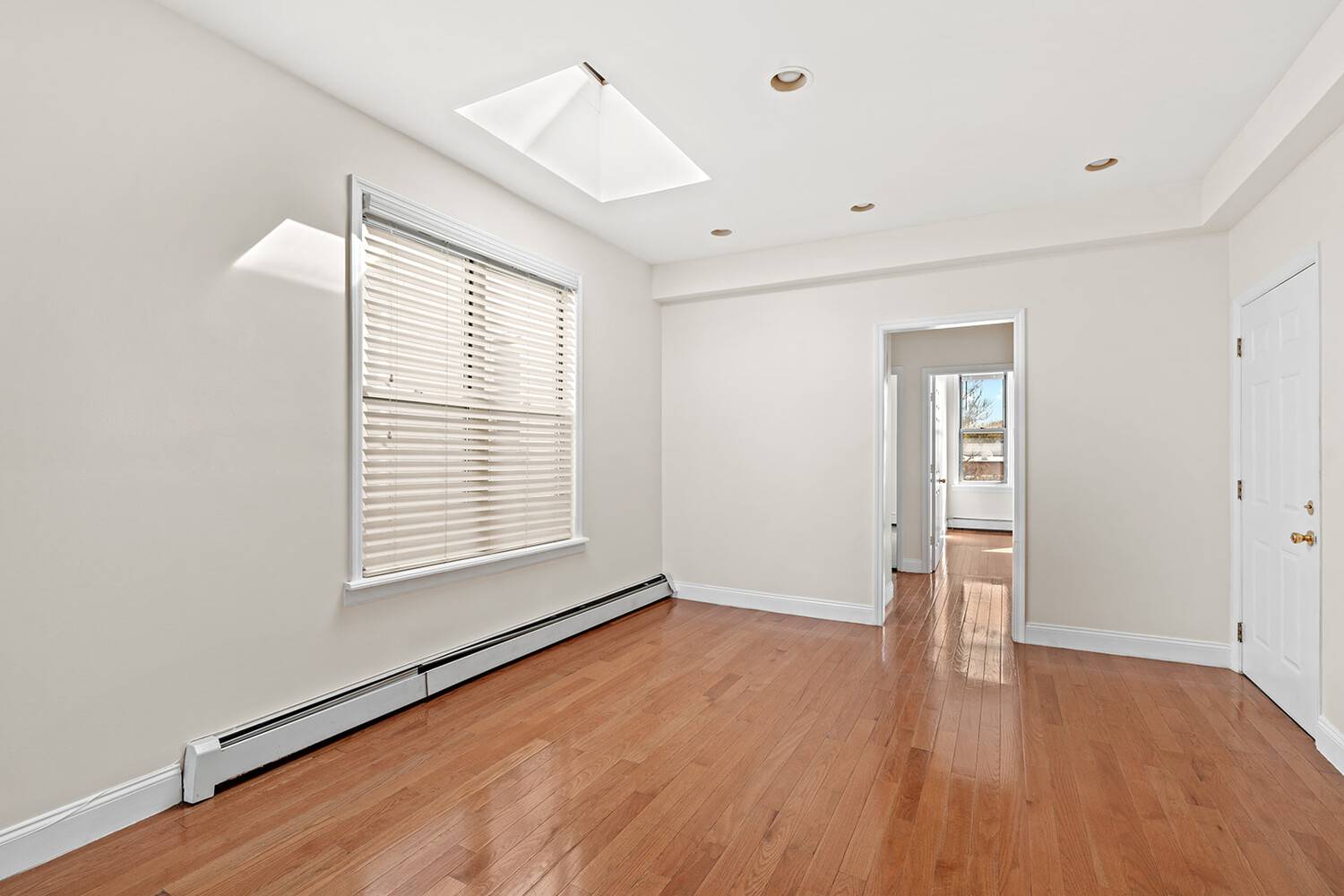 Bright amp ; Spacious 3BR 2BA Home in Astoria Second Top floor Eat in kitchen with stainless steel appliances and dishwasher Living room with skylight amp ; hardwood floors throughout ...