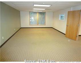 Great space for medical dental, wellness, aesthetician or office space.