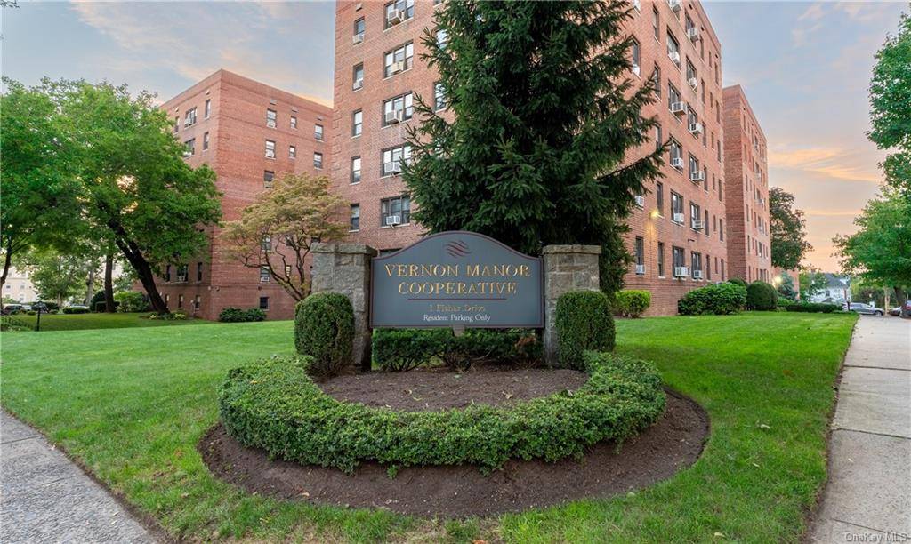 Welcome to Vernon Manor Section 1 a Cooperative complex where you can experience quiet and serene suburban living just a stones throw away from NYC.