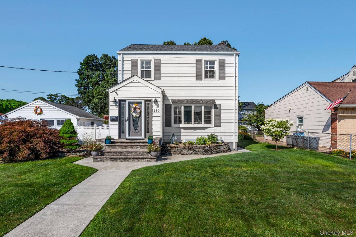 Beautifully maintained colonial situated on 0.