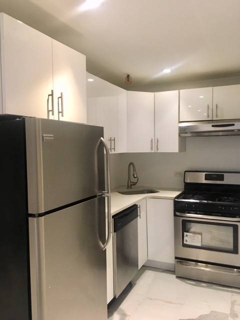 NO FEE Amazing 2 Bedrooms Apartment With, Huge Private Backyard Approx 500 Sqf, Empire State view, Great to entertain family and friends.