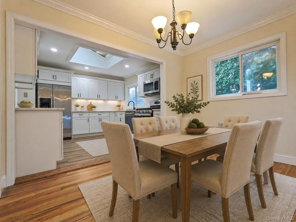 Virtually staged - Dinning room and kitchen