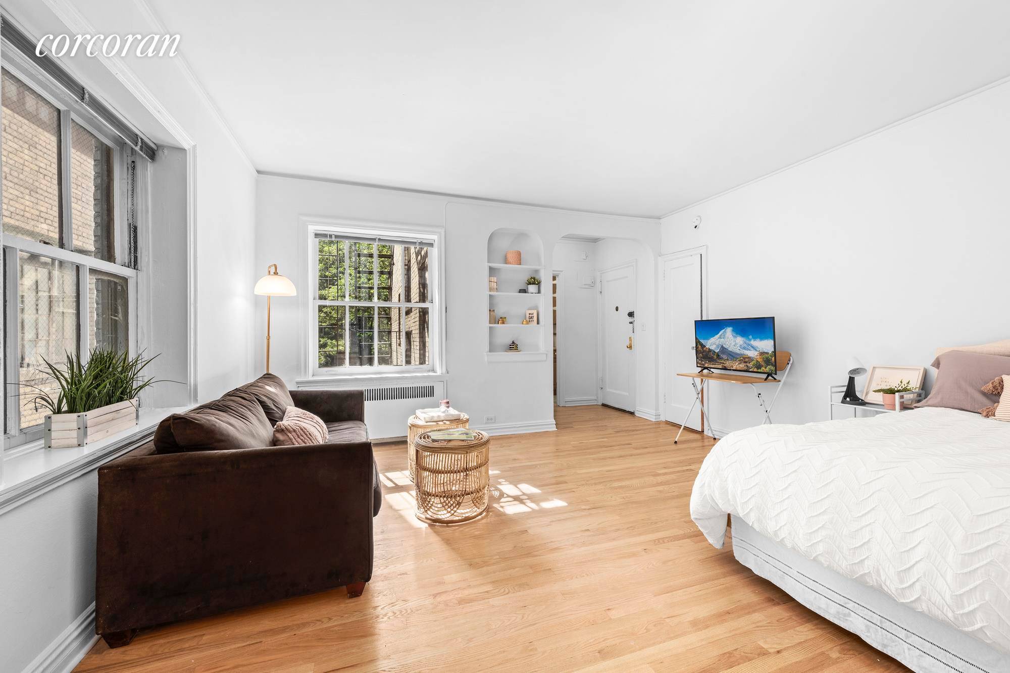 This delightful pre war studio located in a pristine Art Deco elevator building on a quintessential West Village Block offers you the escape you have been looking for.