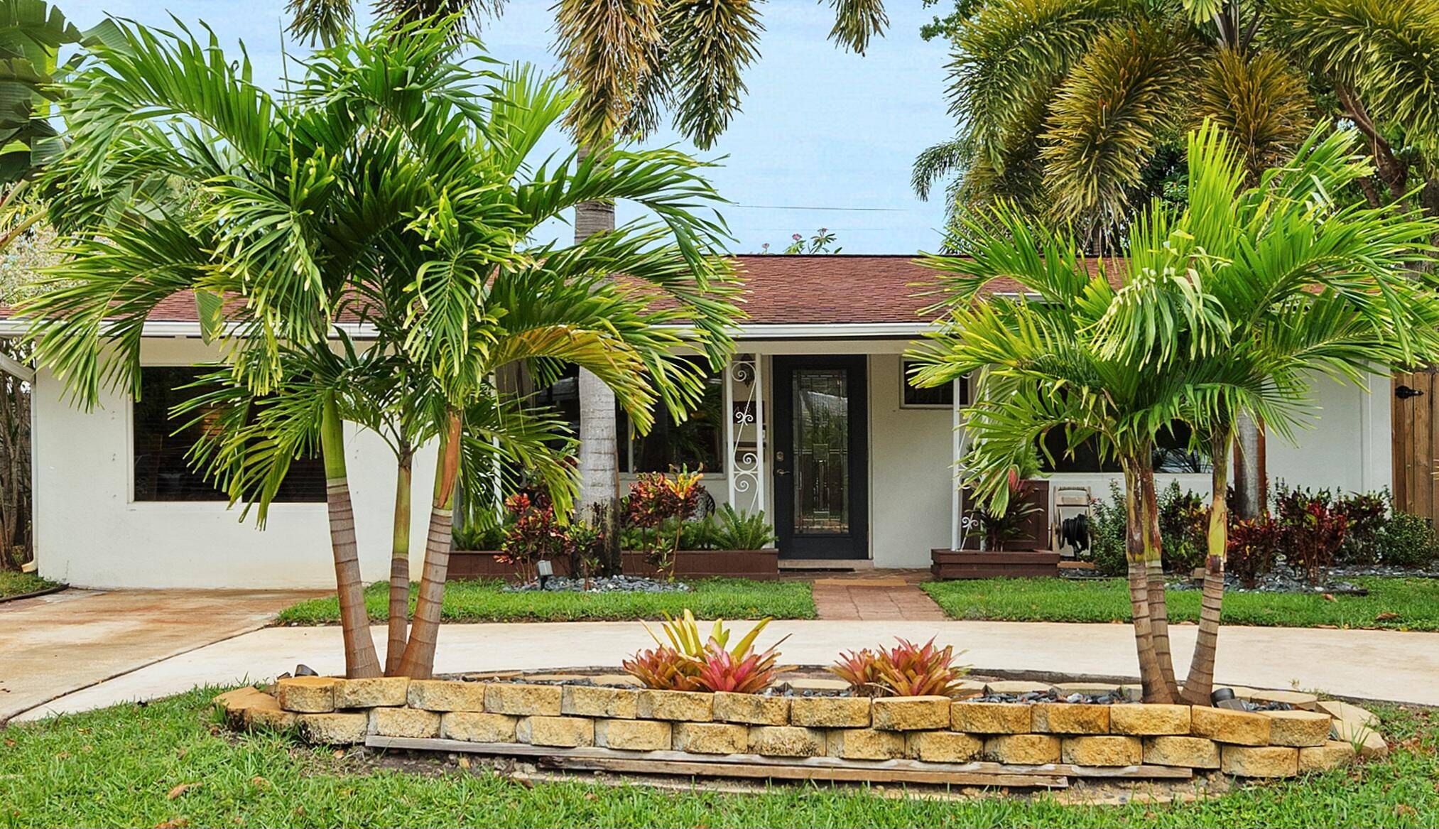 Don't miss your chance to own an adorable, well kept single family home in the sought after neighborhood of North Andrews Gardens near Fort Lauderdale.