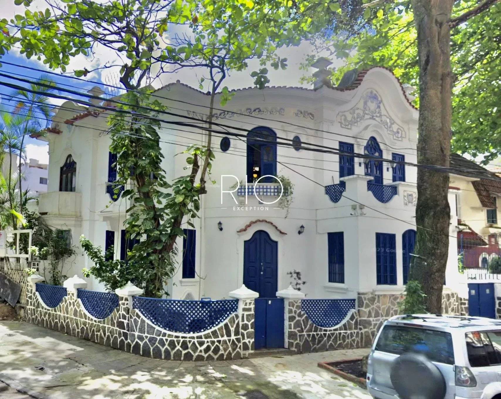 URCA - Magnificent colonial residence of 158m2, 4 suites, full furnished, 100 meters from the seaside !