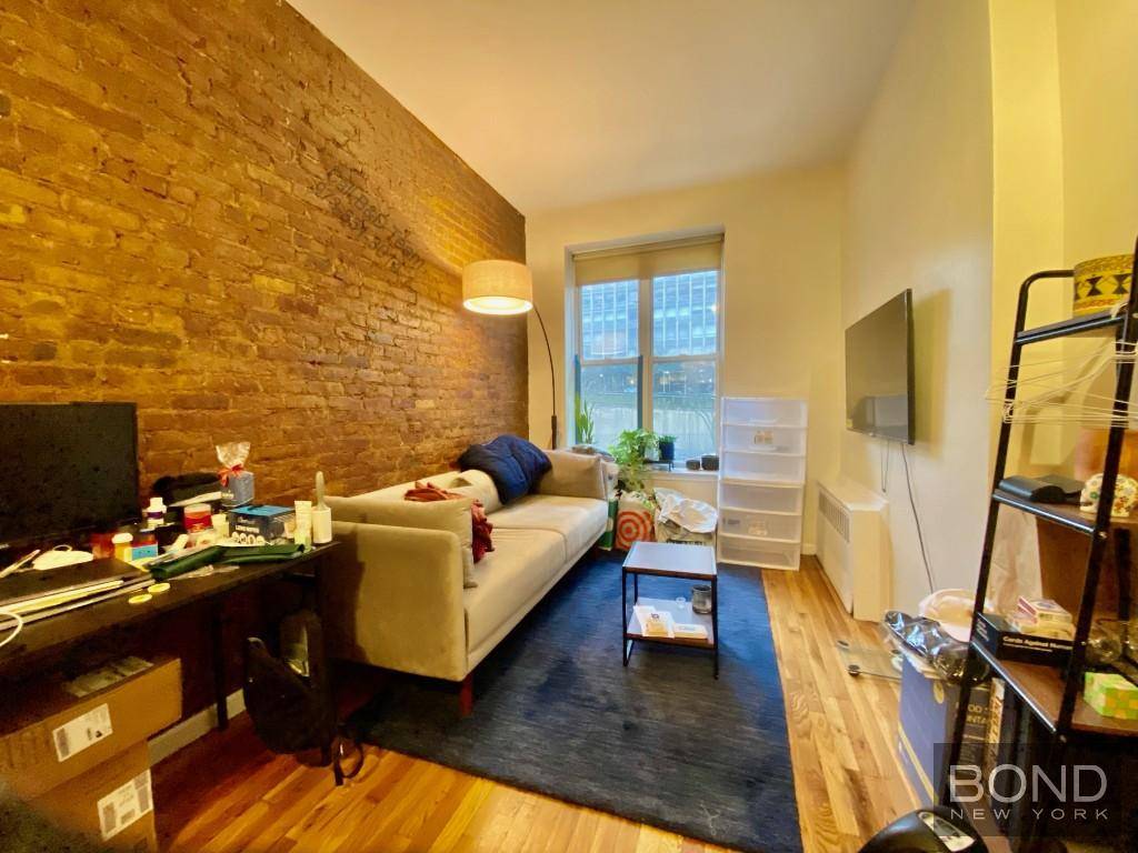 Large 1 bed in Murray hillWasher dryer in unitExposed brickCall or email us for an exclusive showing of this and many more listings in NYC.