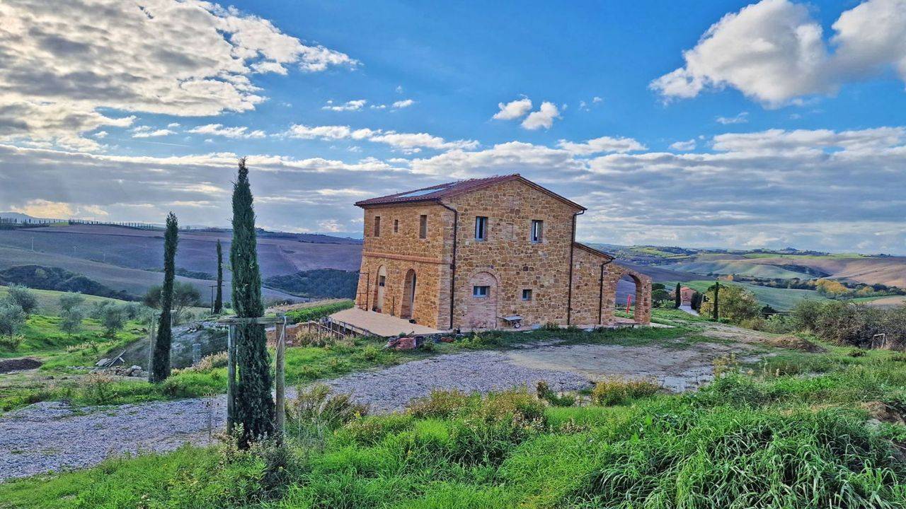 Recently built farmhouse for sale in Montalcino, surrounded by a large park and approximately 22 ha of land.
