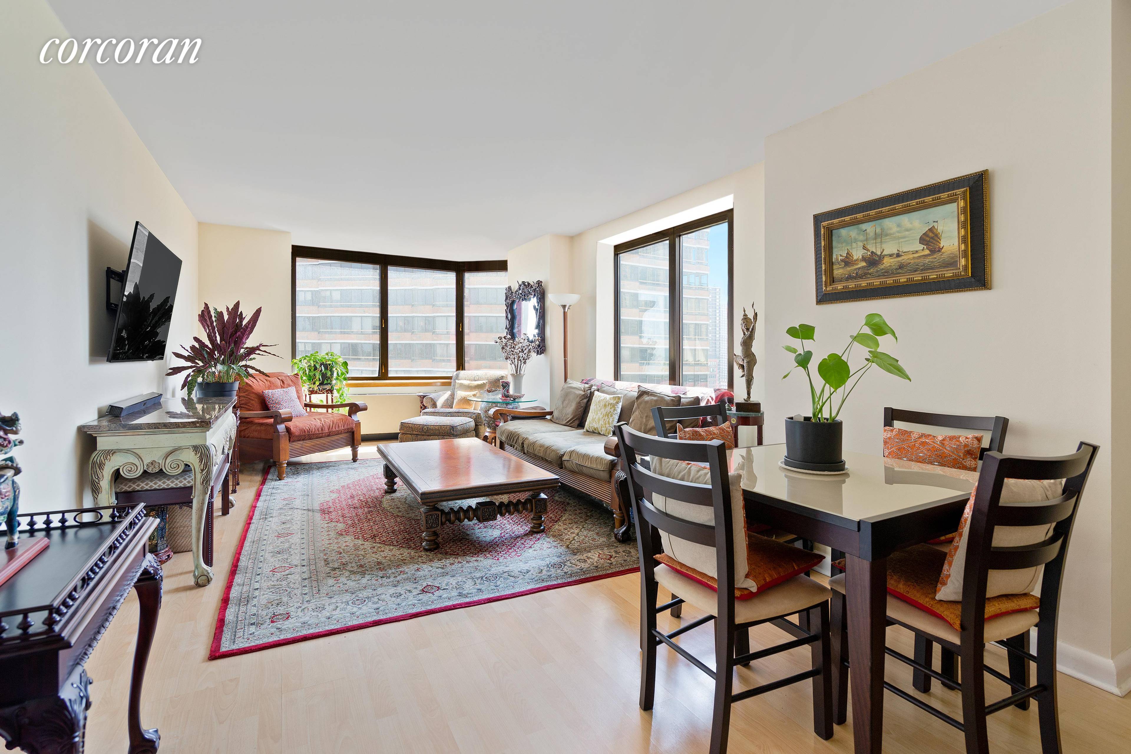 Welcome to this generously sized 1 bedroom 1 bathroom home in New YorkA s Murray Hill.