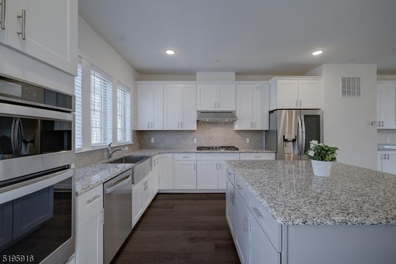 Chef's Gourmet Kitchen