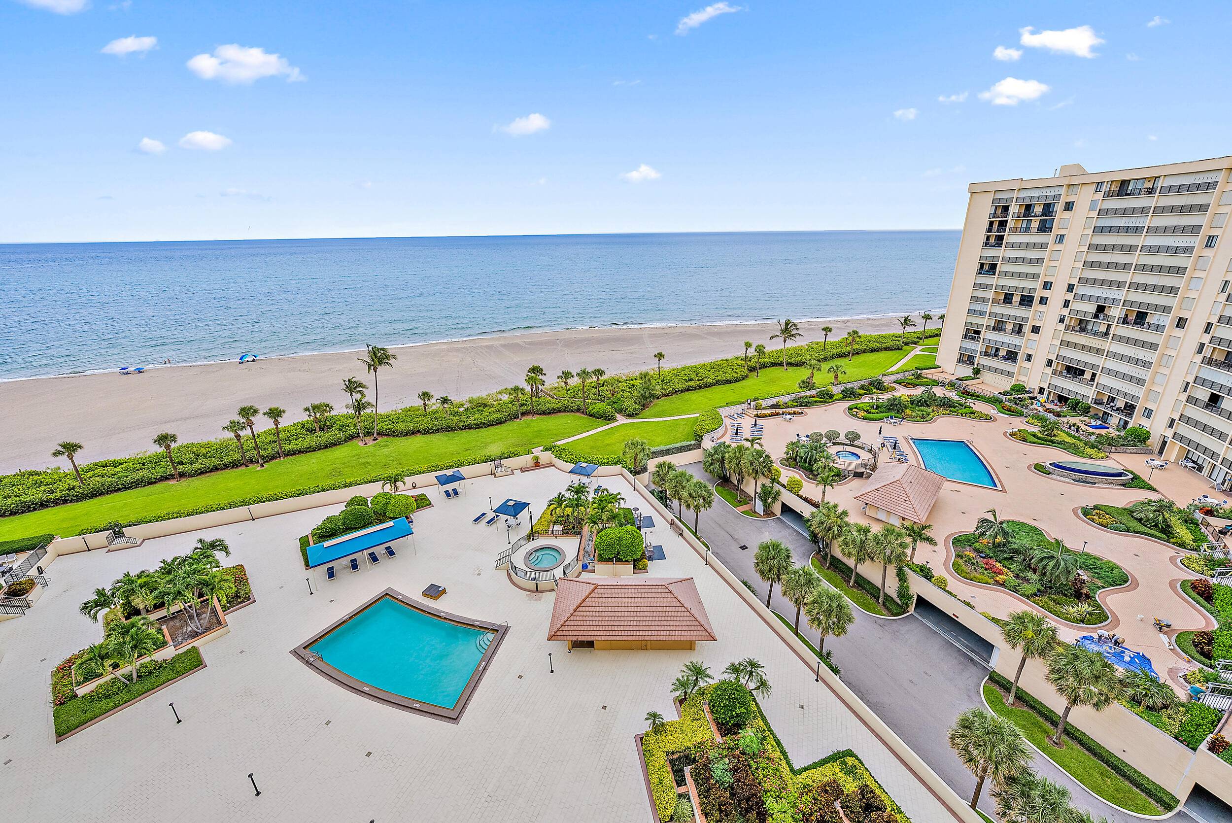 Have you been searching for a stunning furnished rental on the beach to get away and enjoy Oceanfront living ?