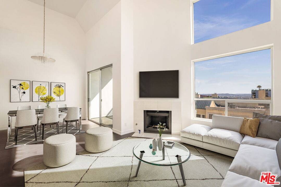 1129   Larrabee St 2BR Sunset Strip La