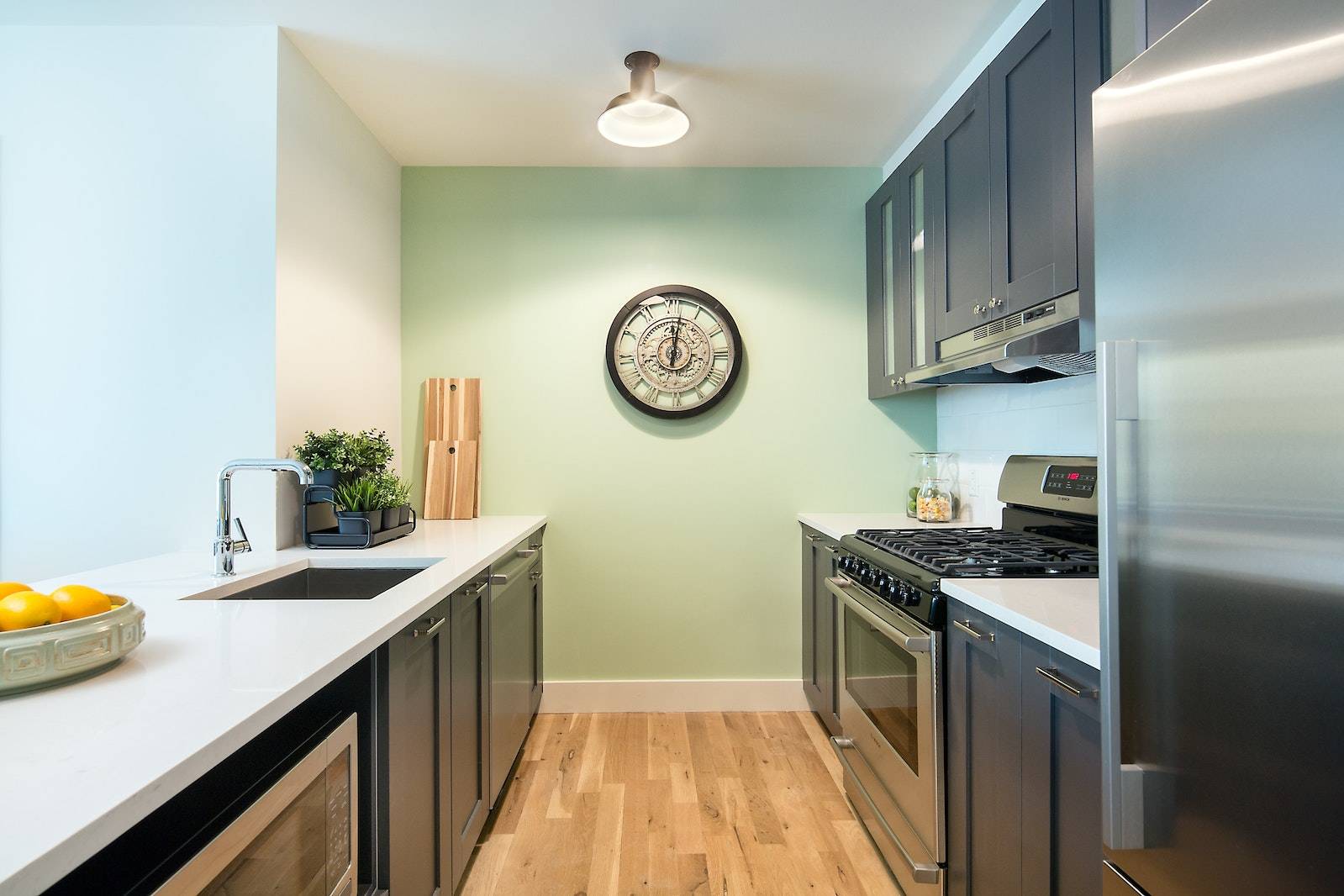 417 is a spacious 2 Bedroom 2 Bath featuring a modern kitchen with stainless steel appliances, hardwood floors and in unit Bosch Washer amp ; Dryer.